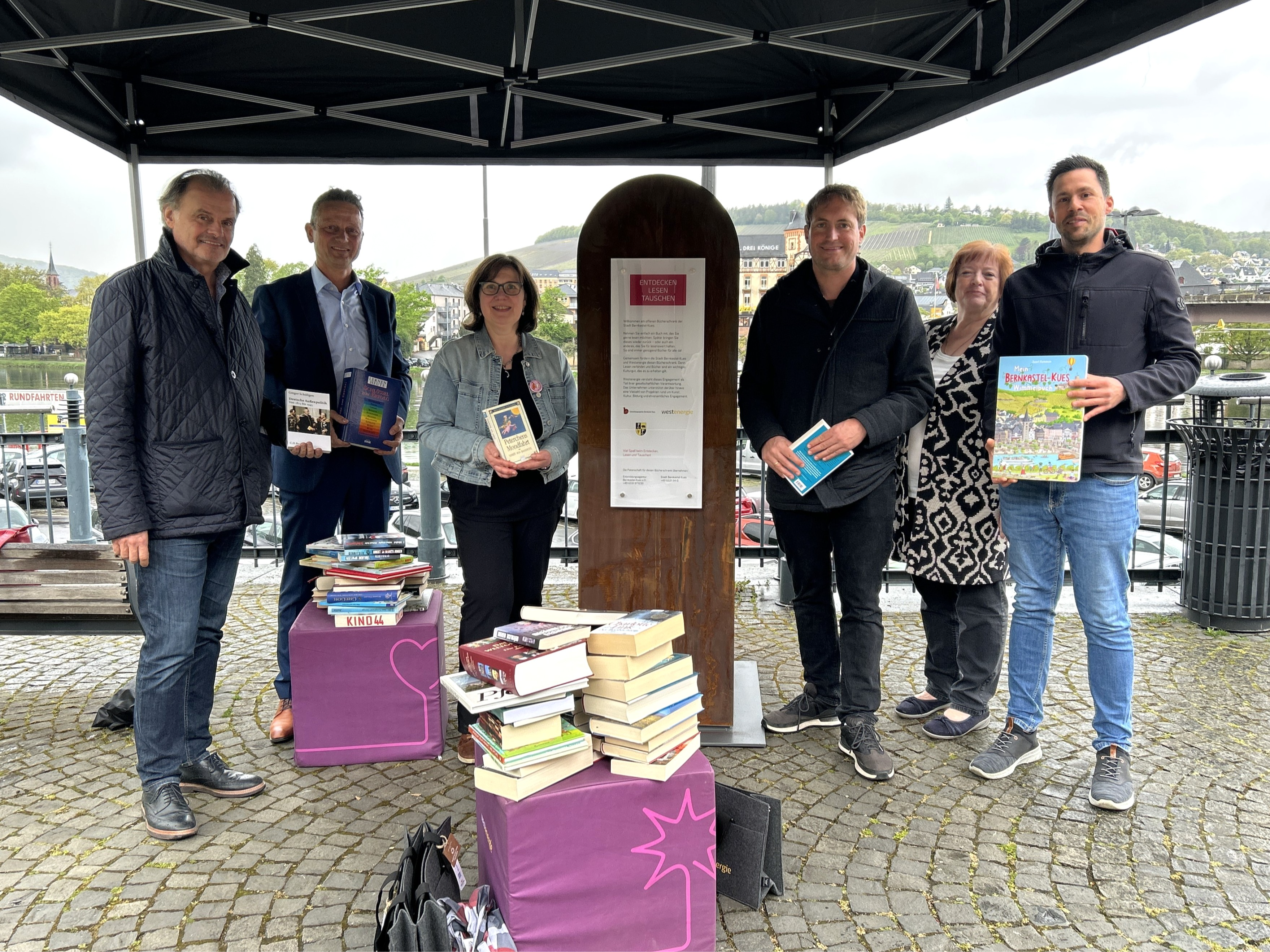 Offener Bücherschrank in Bernkastel-Kues eingeweiht