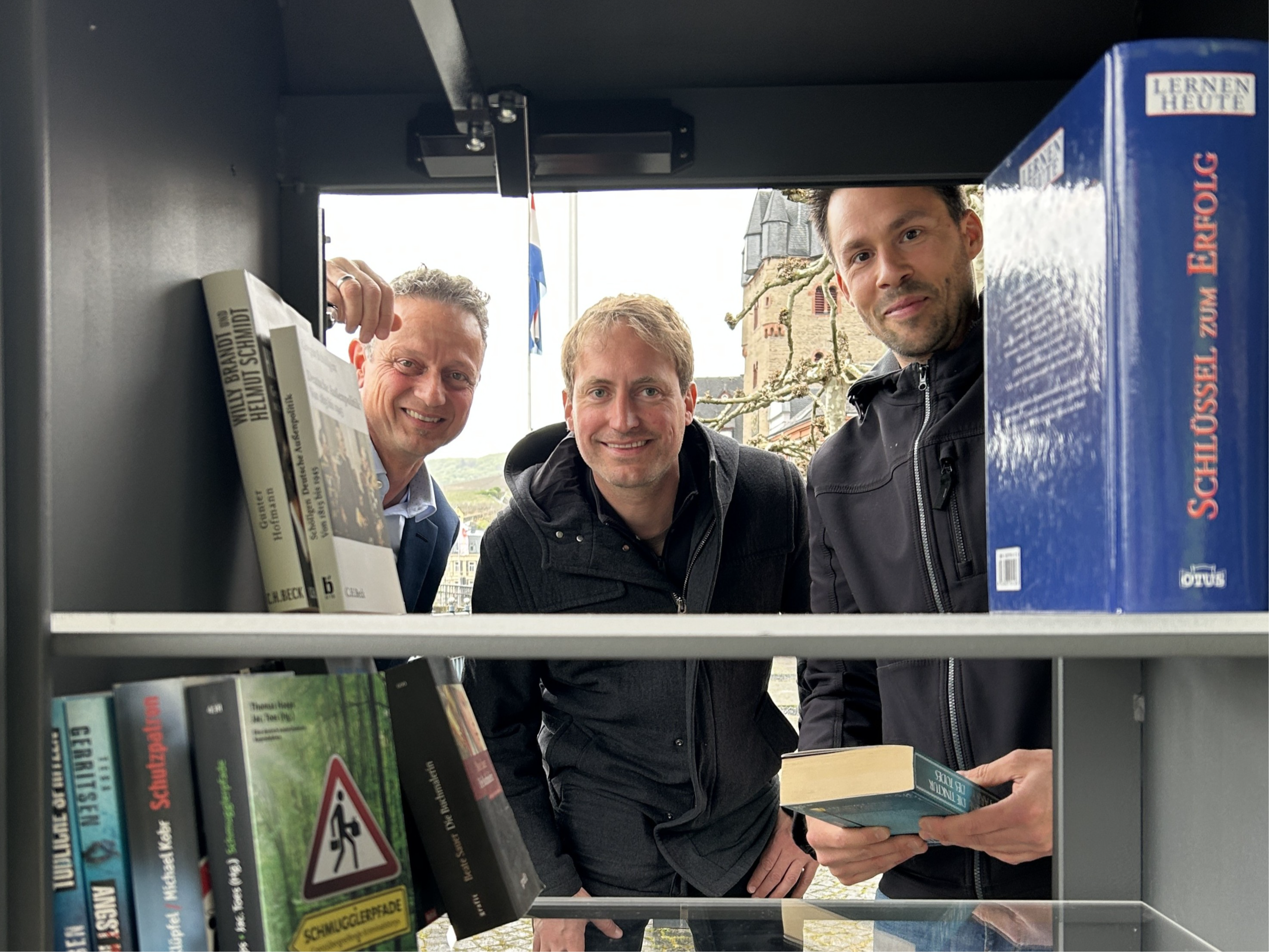 250424 Foto 2 Bernkastel-Kues Bücherschrank.jpg
