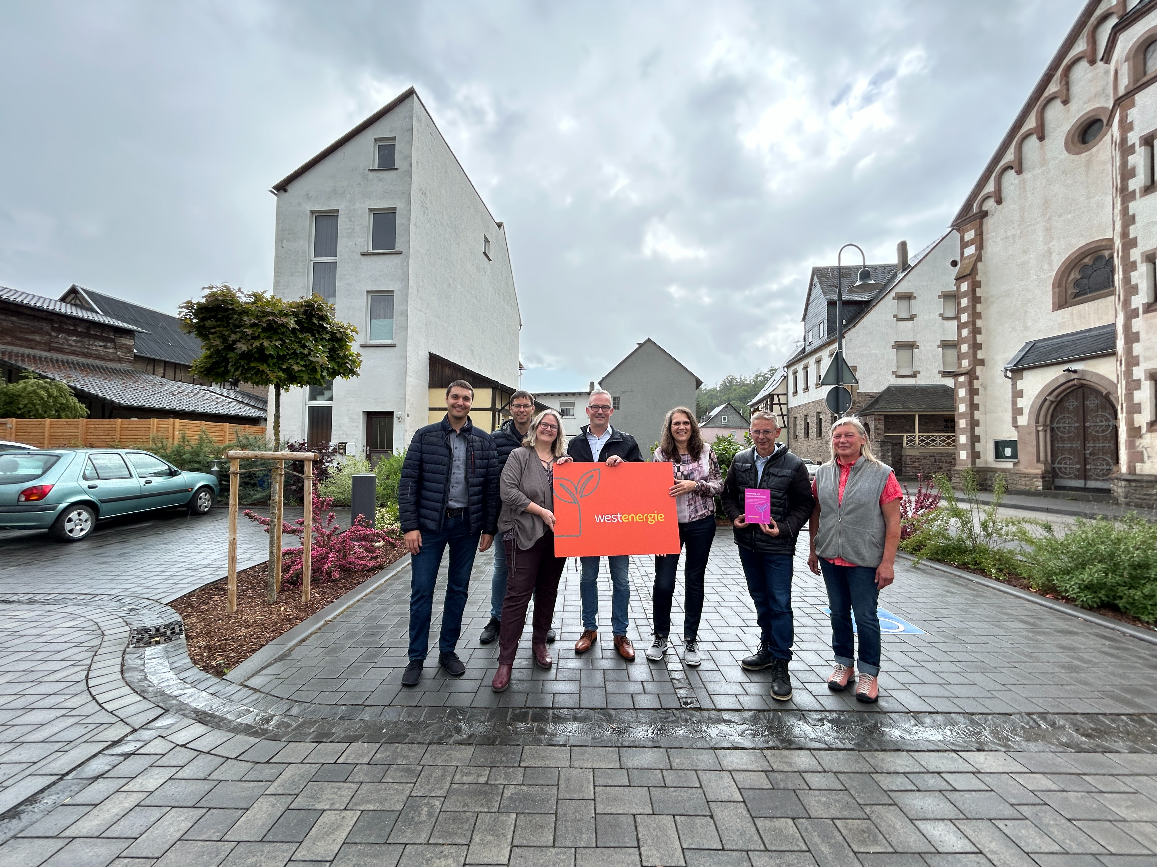 Westenergie und Ortsgemeinde Gemünden pflanzen Klimabäume