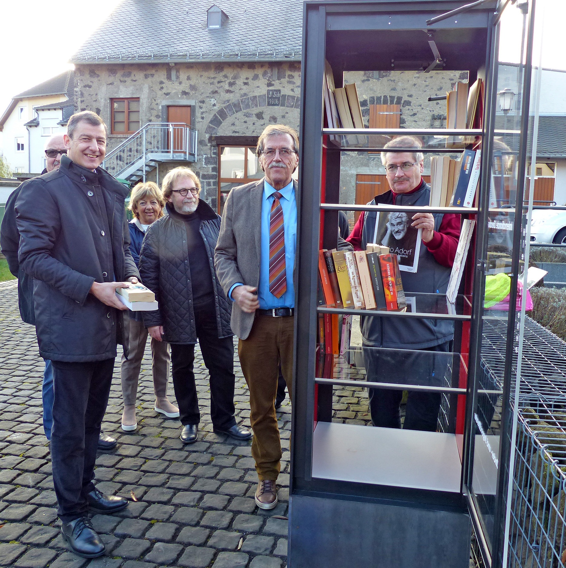 1920_161124nickenichbuumlcherschrank-343218.jpg