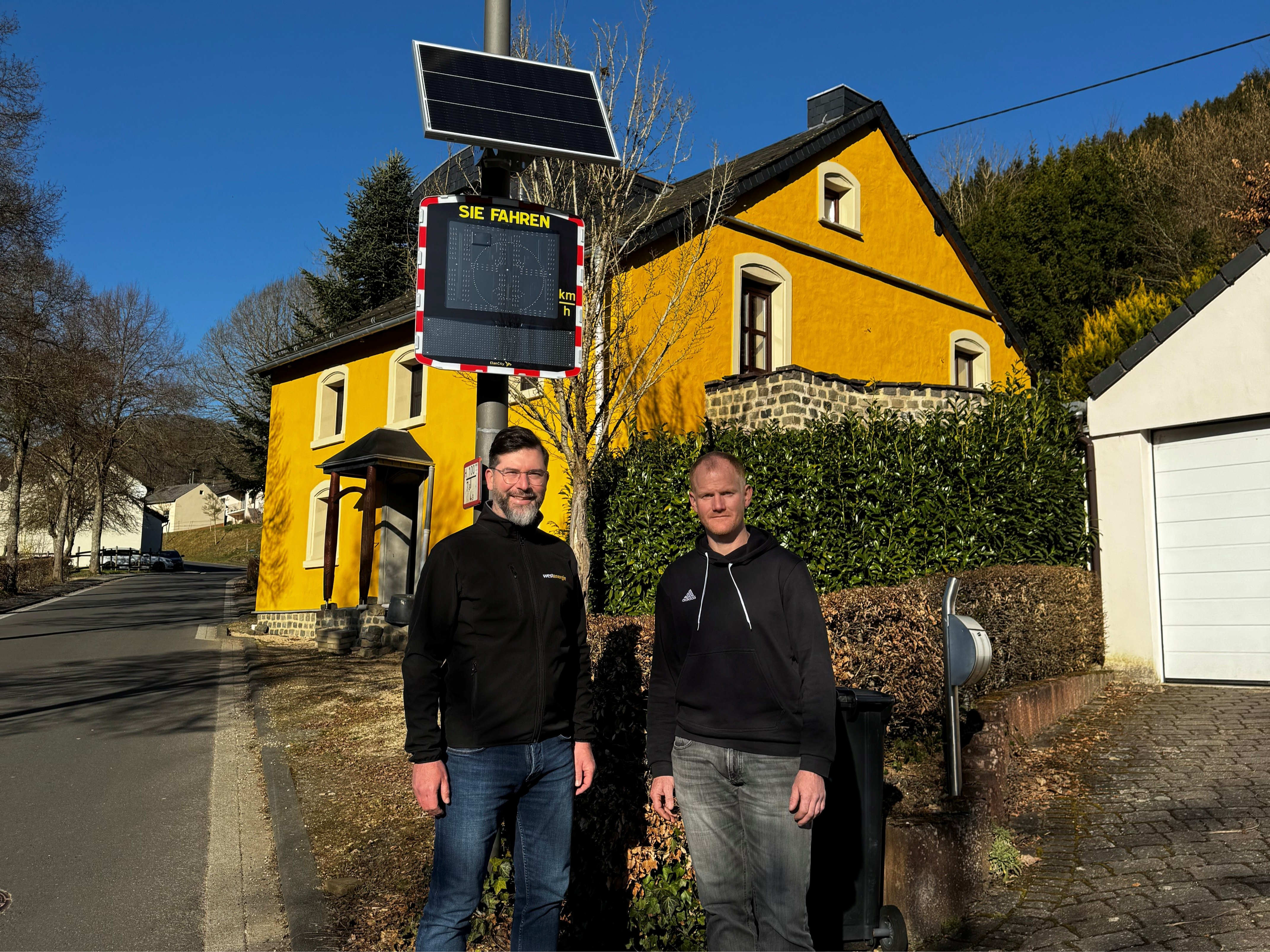 250325 Foto Übereisenbach Geschwindigkeitsanzeige.jpg
