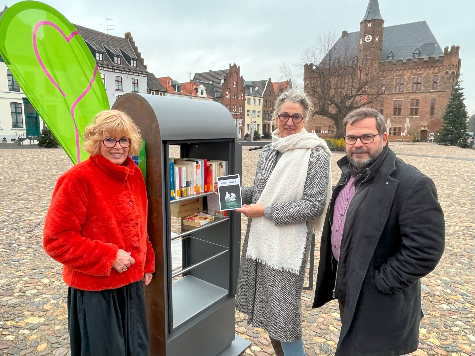 1920_231123-pm-buumlcherschrank-markt-kalkar.jpg