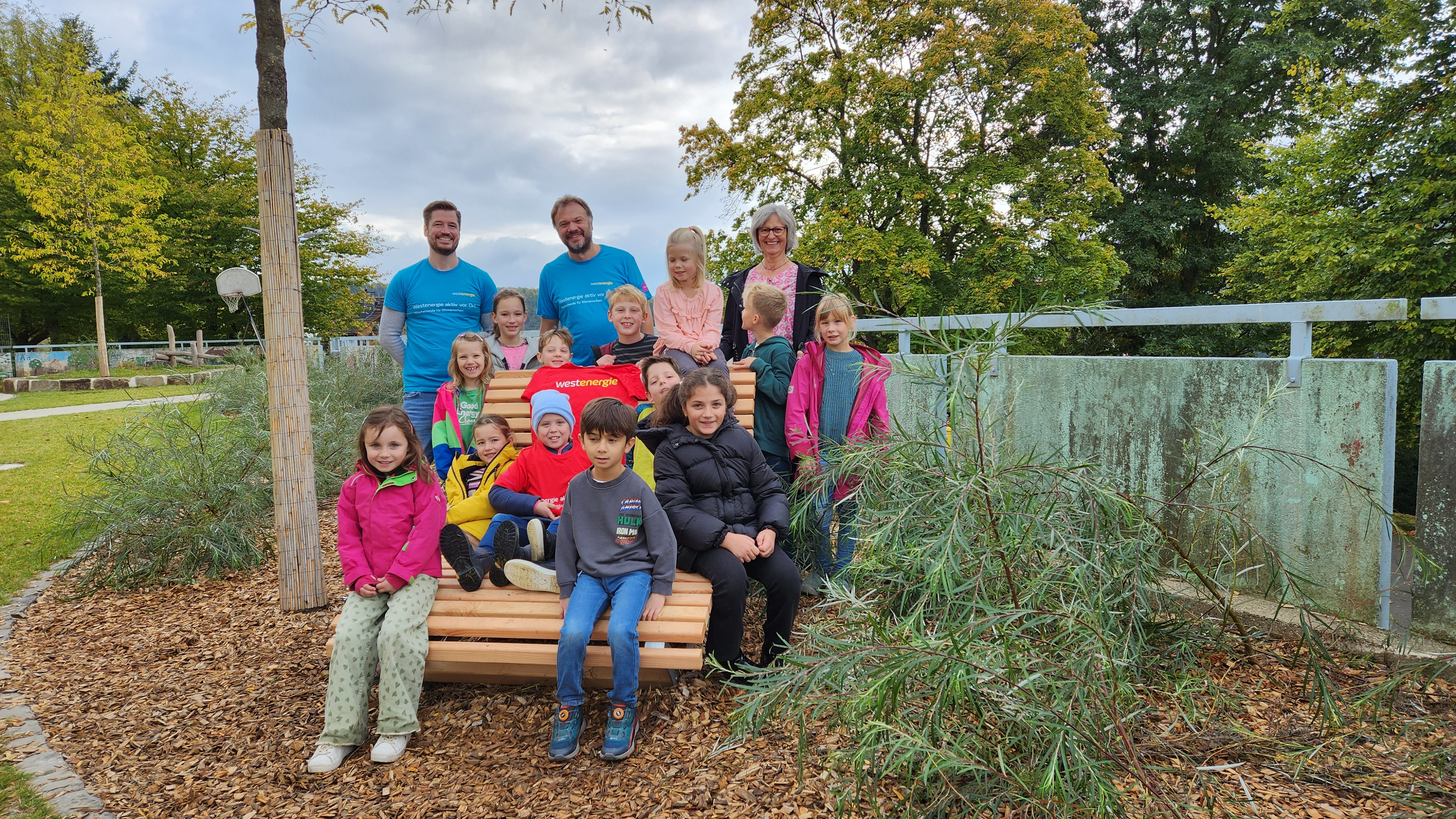 241107_Zwei neue Wellenbänke für die Grundschule Salchendorf in Neunkirchen.jpg