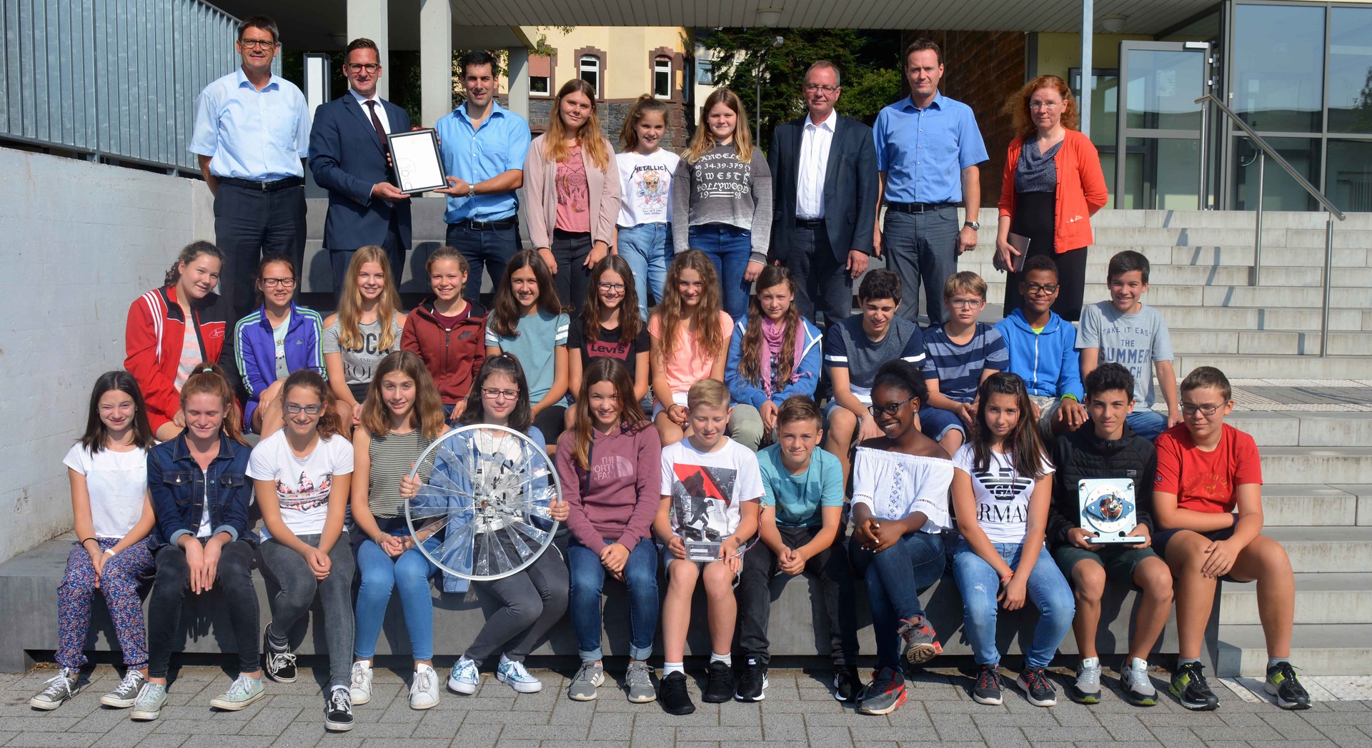 1920_170828-foto-innogy-erfolgreichzweischulenaussaarburgsindgewinnerim3male-schulwettbewerb-803809.jpg